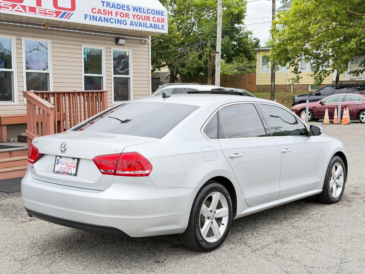 Volkswagen Passat 2.5L SE w/Sunroof & Nav 2013