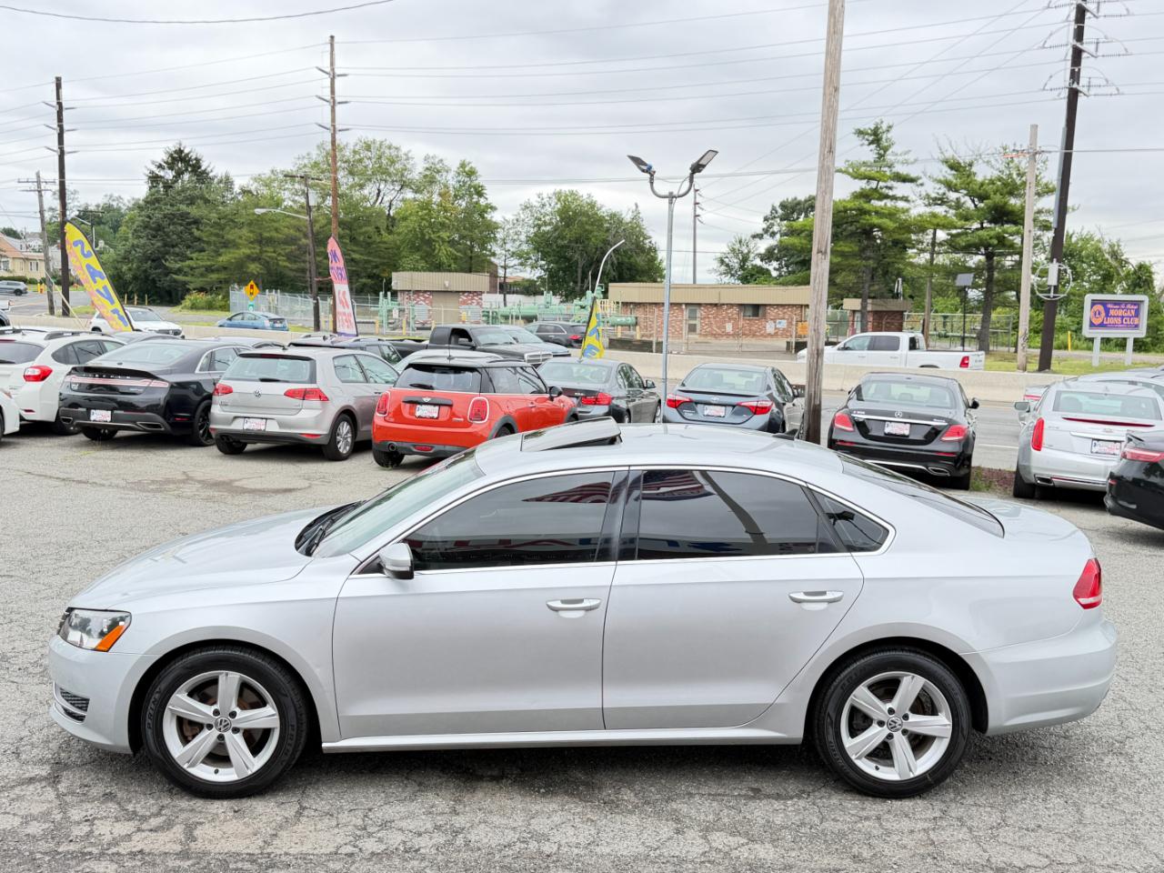 Volkswagen Passat 2.5L SE w/Sunroof & Nav 2013