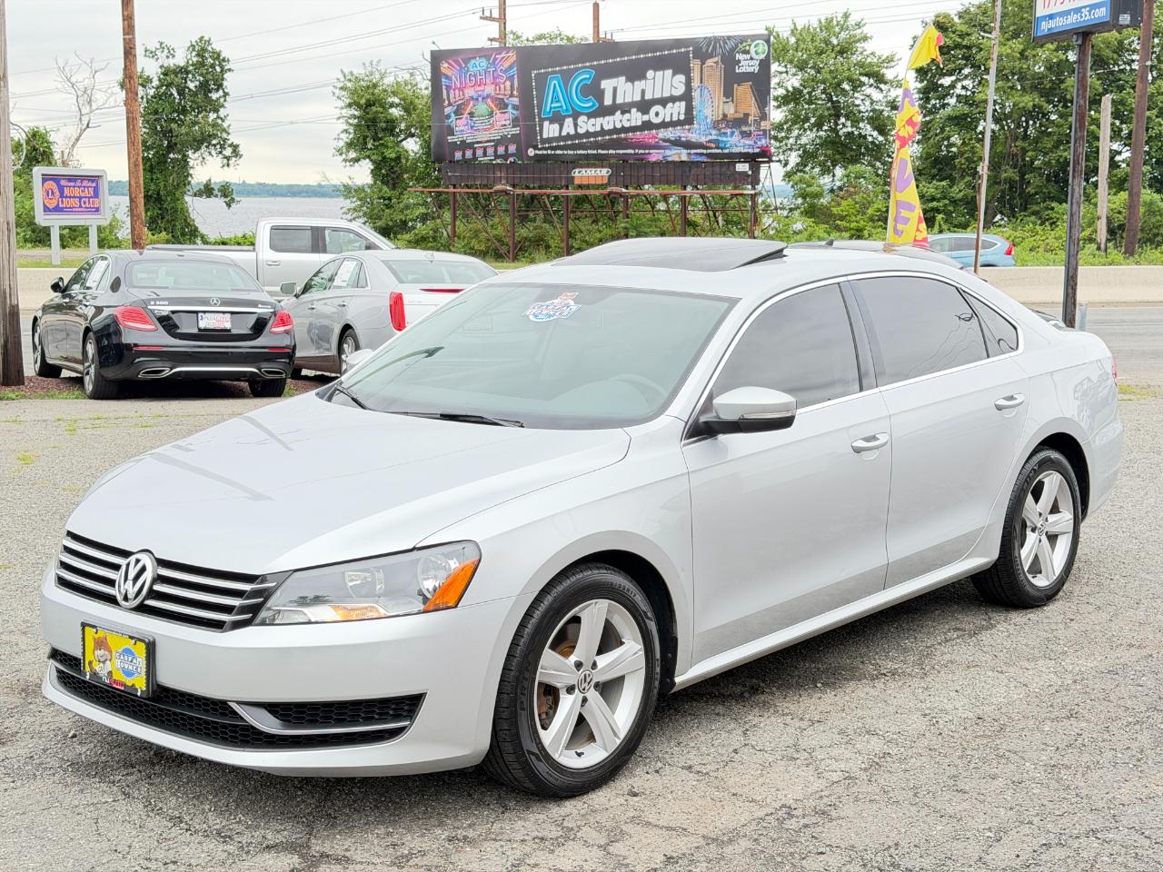 Volkswagen Passat 2.5L SE w/Sunroof & Nav 2013