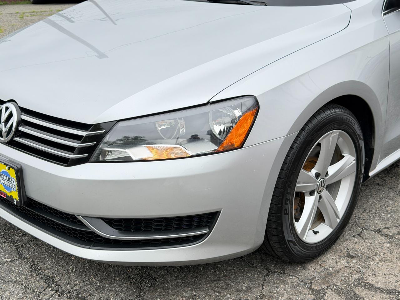 Volkswagen Passat 2.5L SE w/Sunroof & Nav 2013