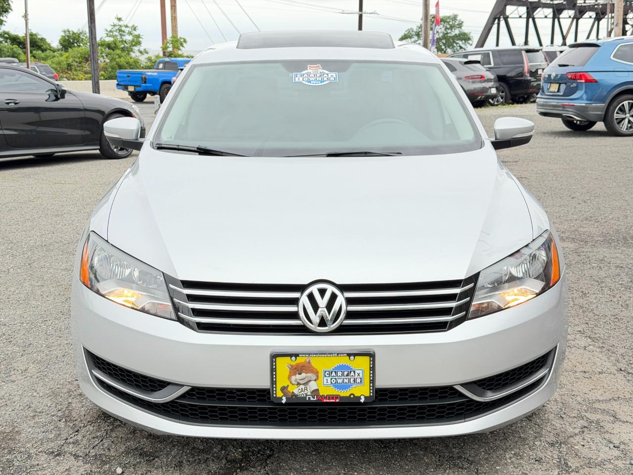 Volkswagen Passat 2.5L SE w/Sunroof & Nav 2013