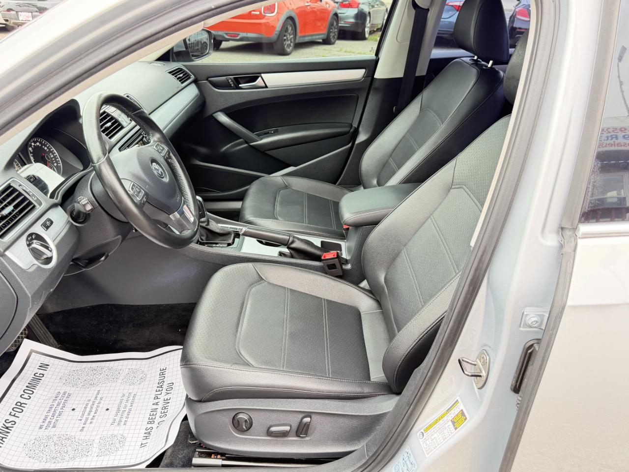 Volkswagen Passat 2.5L SE w/Sunroof & Nav 2013