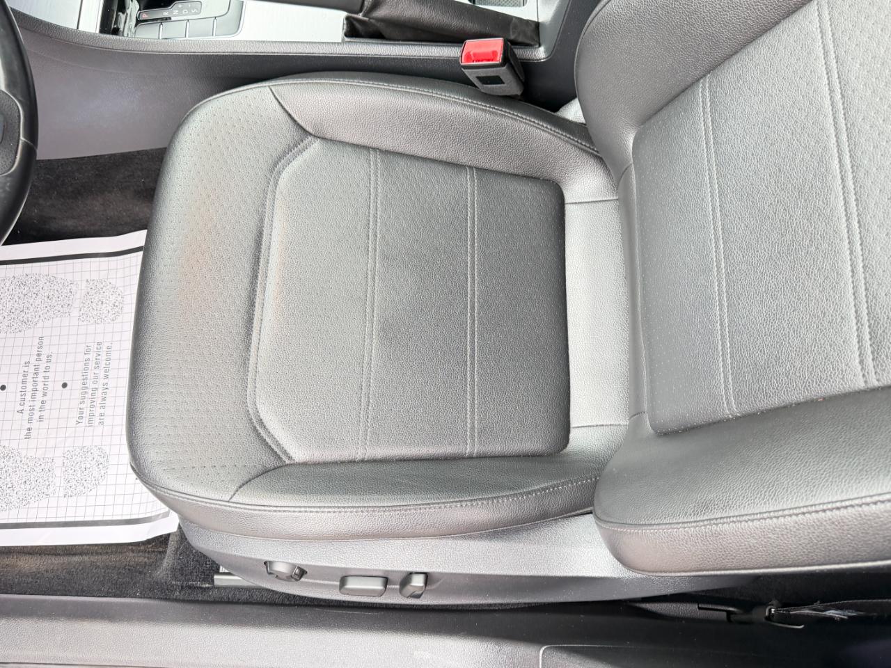 Volkswagen Passat 2.5L SE w/Sunroof & Nav 2013