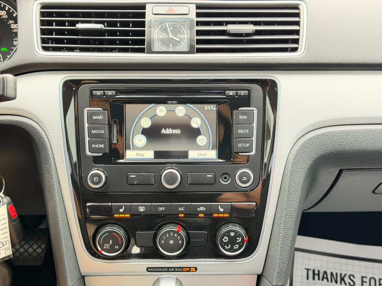 Volkswagen Passat 2.5L SE w/Sunroof & Nav 2013