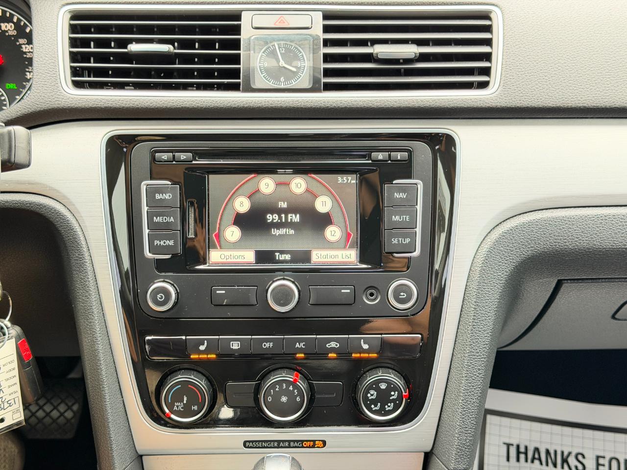 Volkswagen Passat 2.5L SE w/Sunroof & Nav 2013