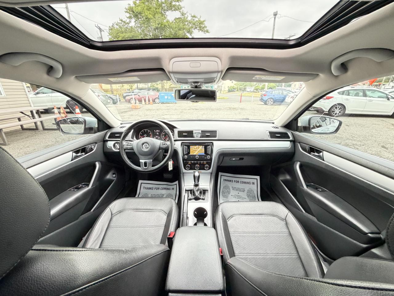 Volkswagen Passat 2.5L SE w/Sunroof & Nav 2013