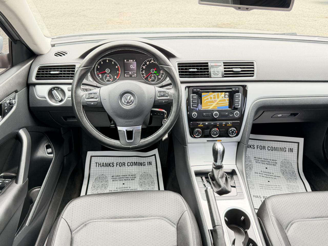 Volkswagen Passat 2.5L SE w/Sunroof & Nav 2013