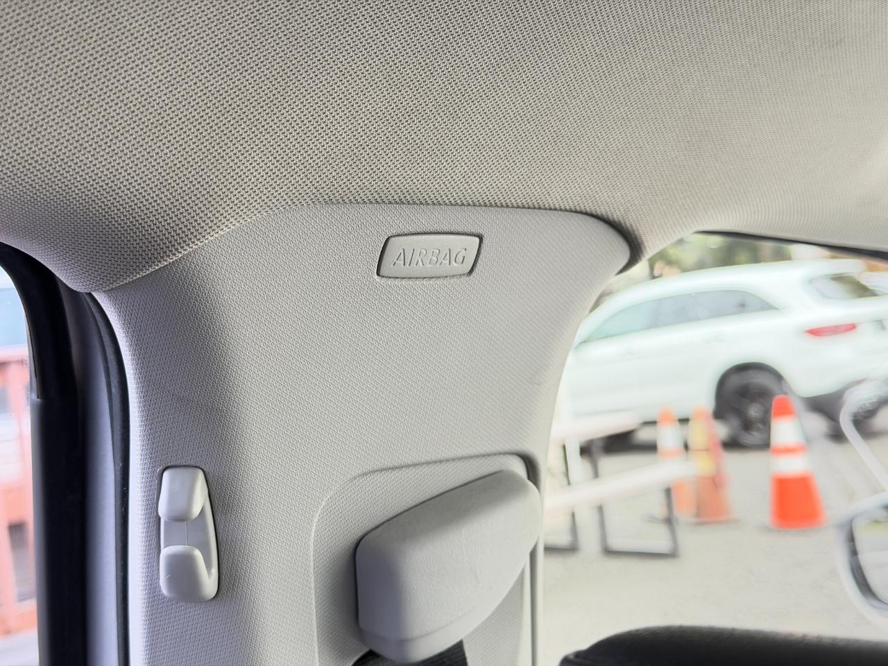 Volkswagen Passat 2.5L SE w/Sunroof & Nav 2013