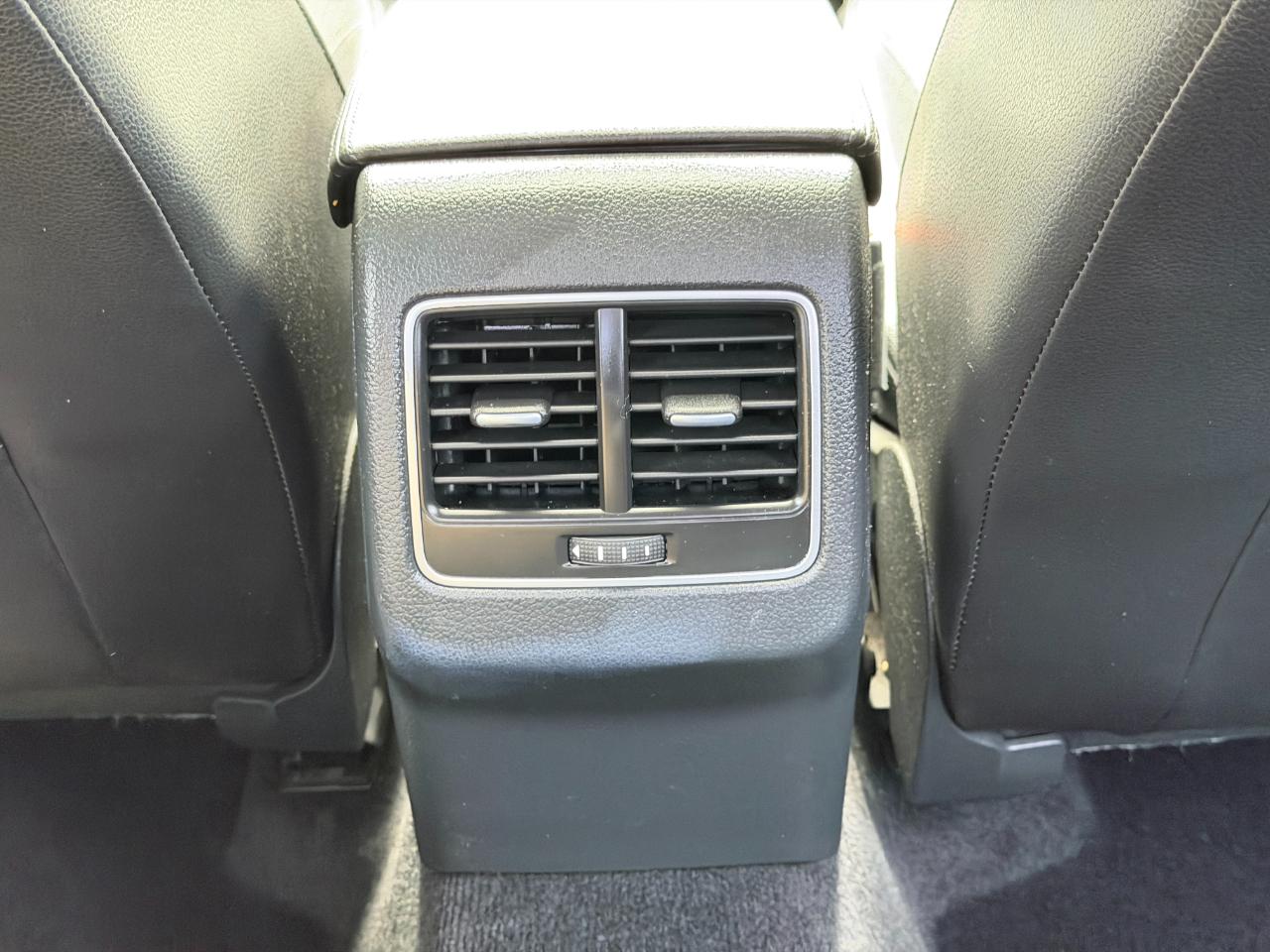 Volkswagen Passat 2.5L SE w/Sunroof & Nav 2013