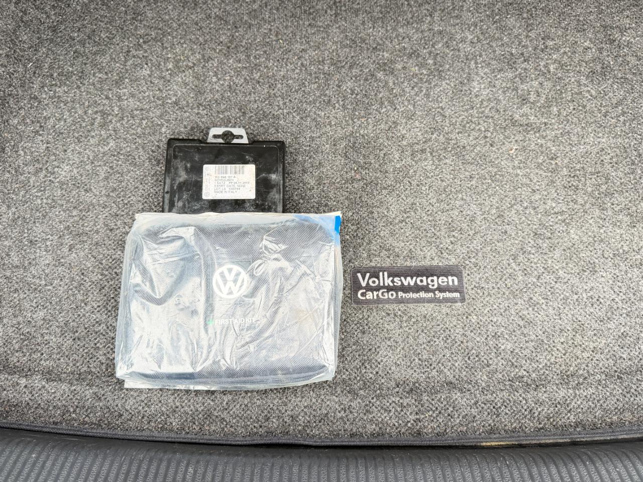 Volkswagen Passat 2.5L SE w/Sunroof & Nav 2013