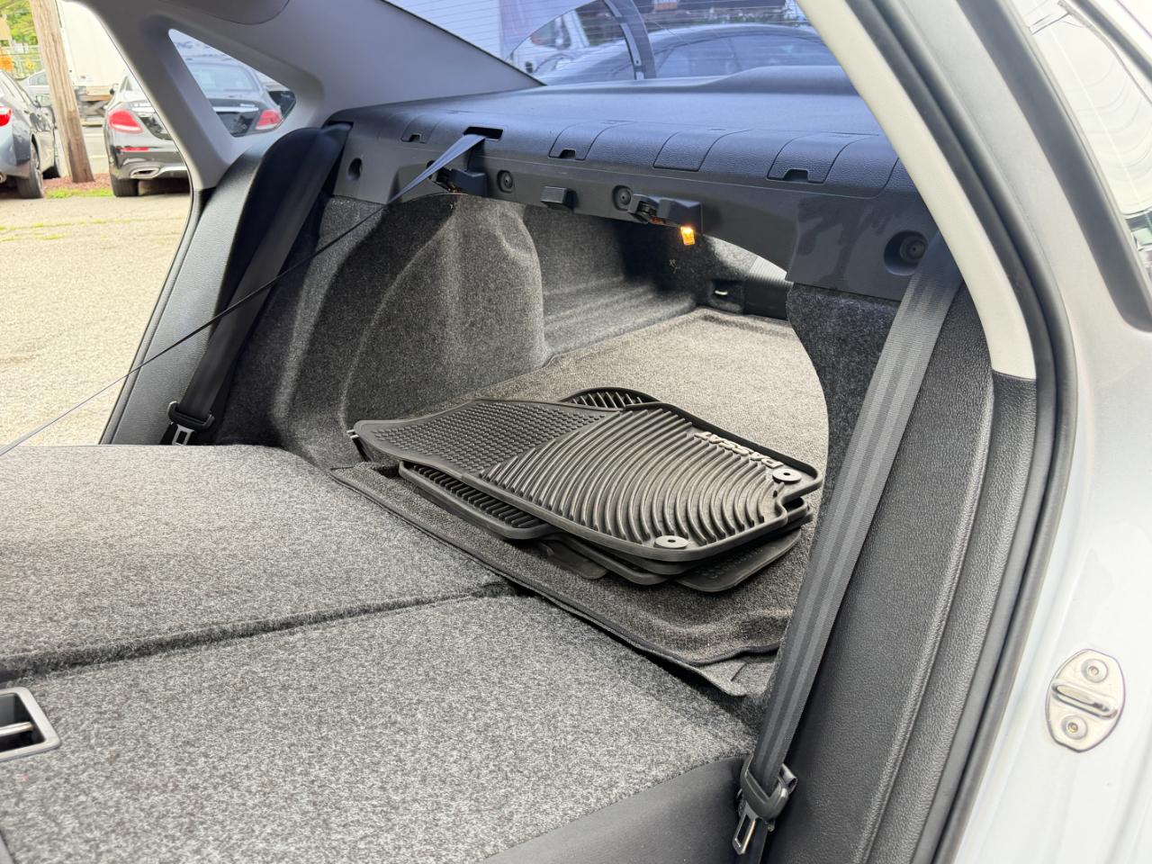 Volkswagen Passat 2.5L SE w/Sunroof & Nav 2013