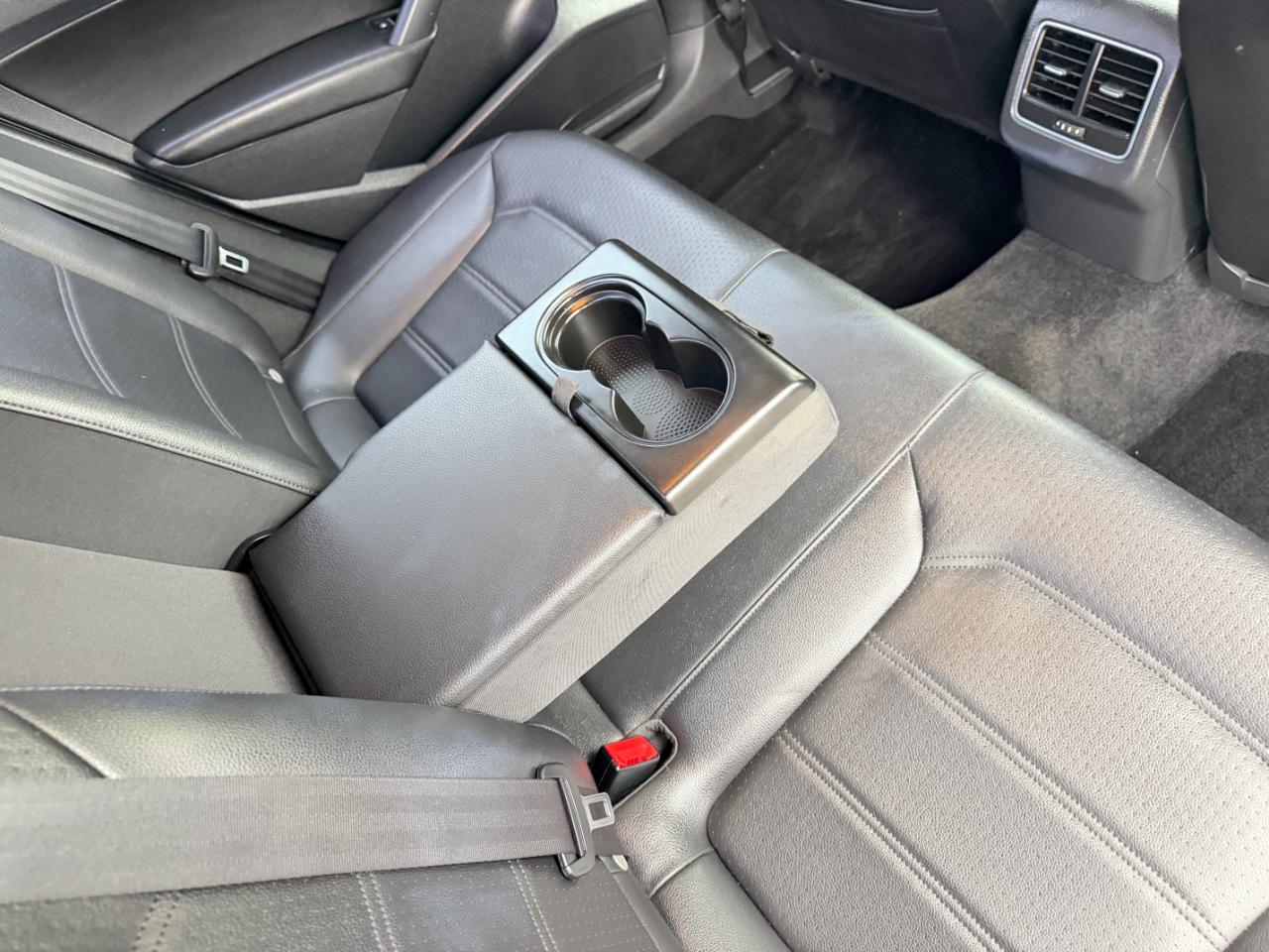 Volkswagen Passat 2.5L SE w/Sunroof & Nav 2013