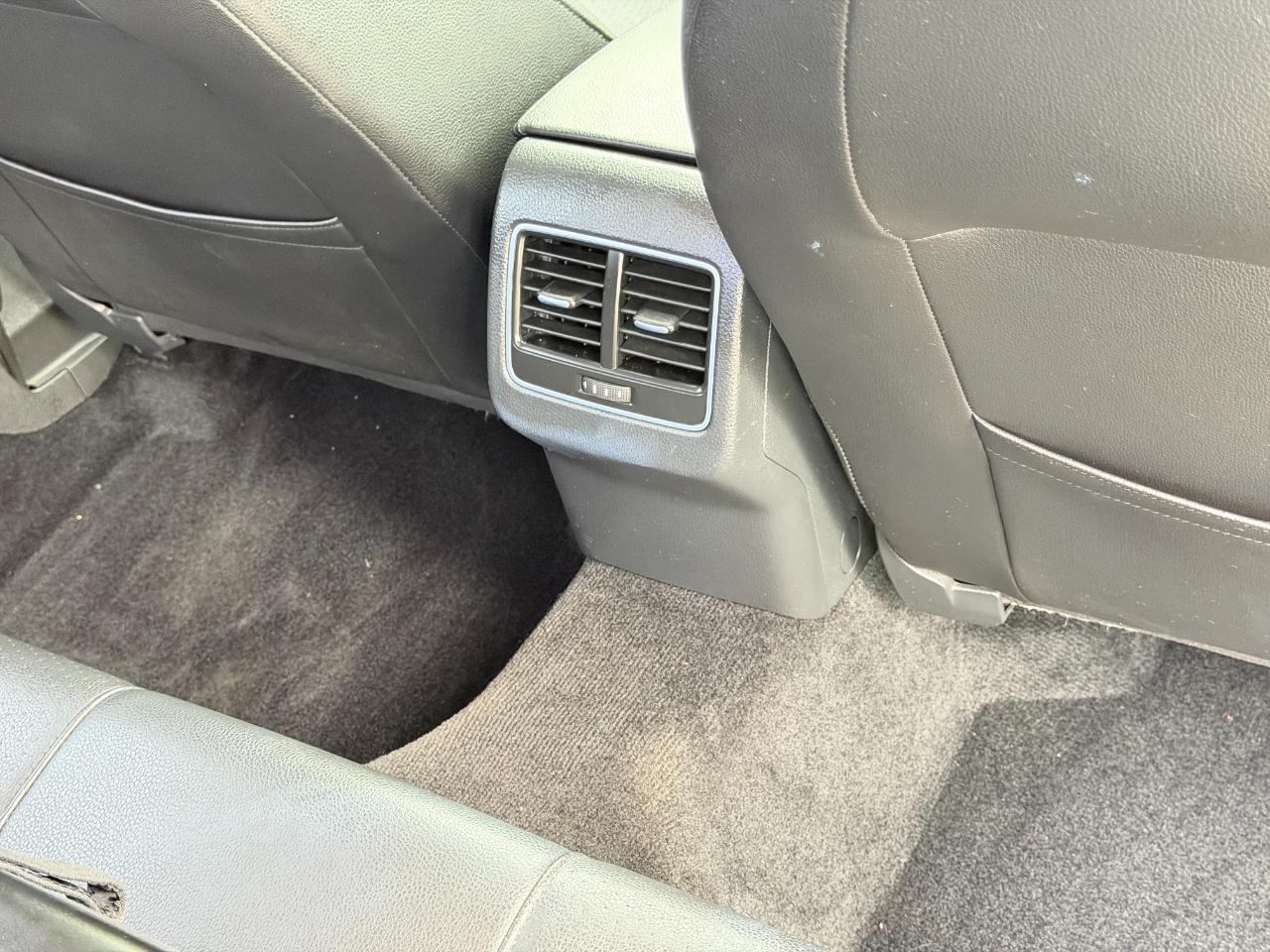 Volkswagen Passat 2.5L SE w/Sunroof & Nav 2013