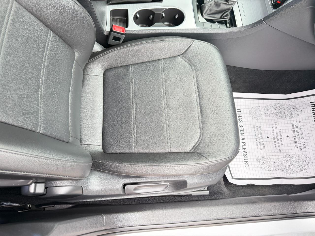 Volkswagen Passat 2.5L SE w/Sunroof & Nav 2013