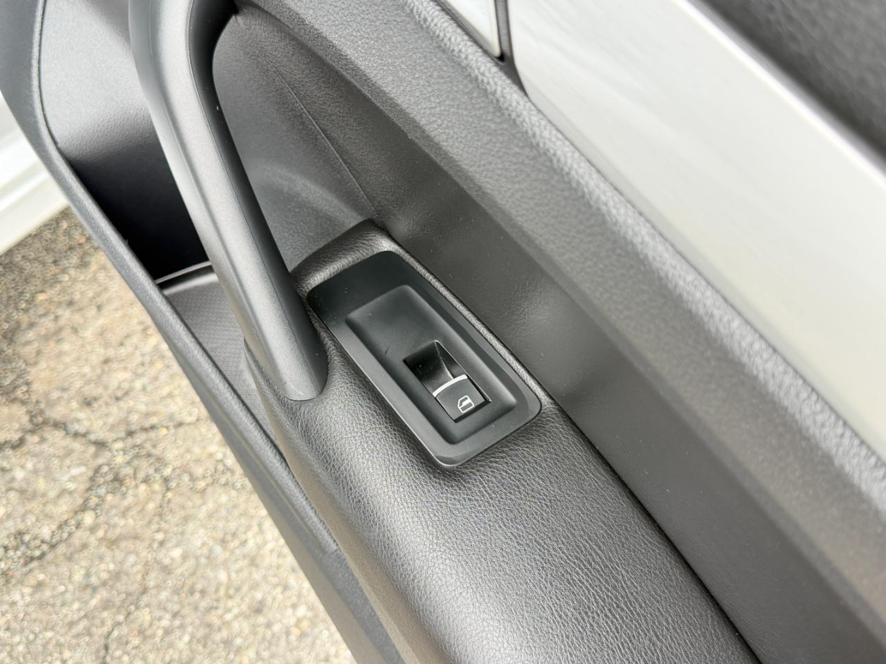 Volkswagen Passat 2.5L SE w/Sunroof & Nav 2013