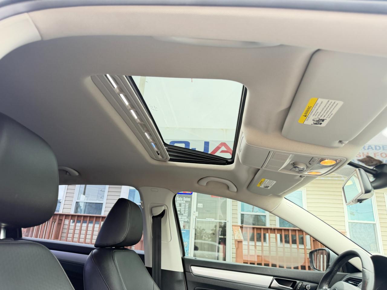 Volkswagen Passat 2.5L SE w/Sunroof & Nav 2013