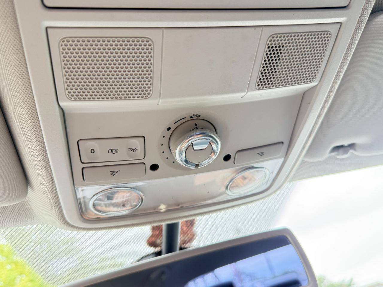 Volkswagen Passat 2.5L SE w/Sunroof & Nav 2013
