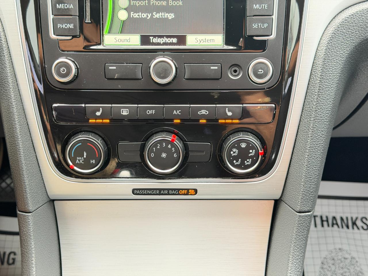 Volkswagen Passat 2.5L SE w/Sunroof & Nav 2013