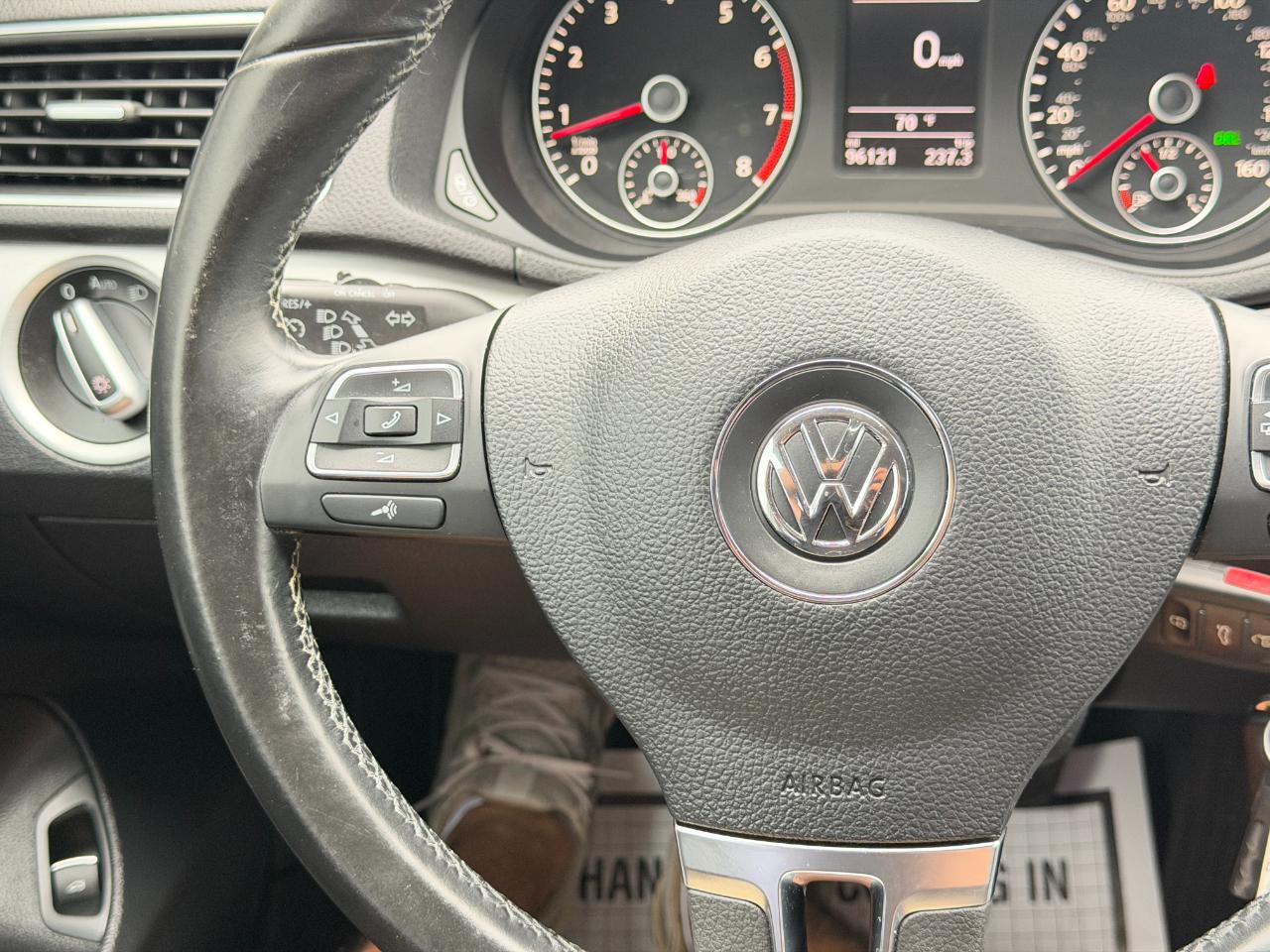 Volkswagen Passat 2.5L SE w/Sunroof & Nav 2013