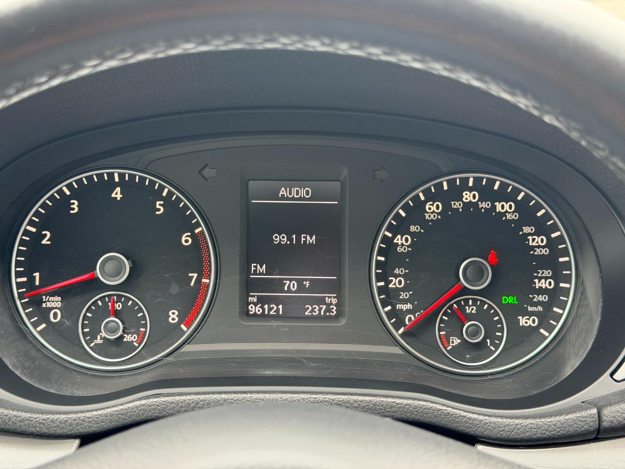 Volkswagen Passat 2.5L SE w/Sunroof & Nav 2013