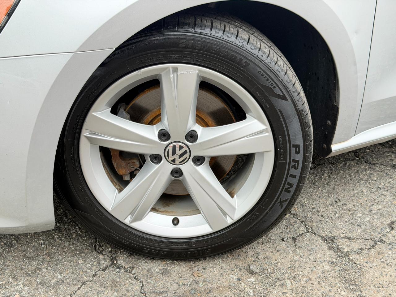 Volkswagen Passat 2.5L SE w/Sunroof & Nav 2013