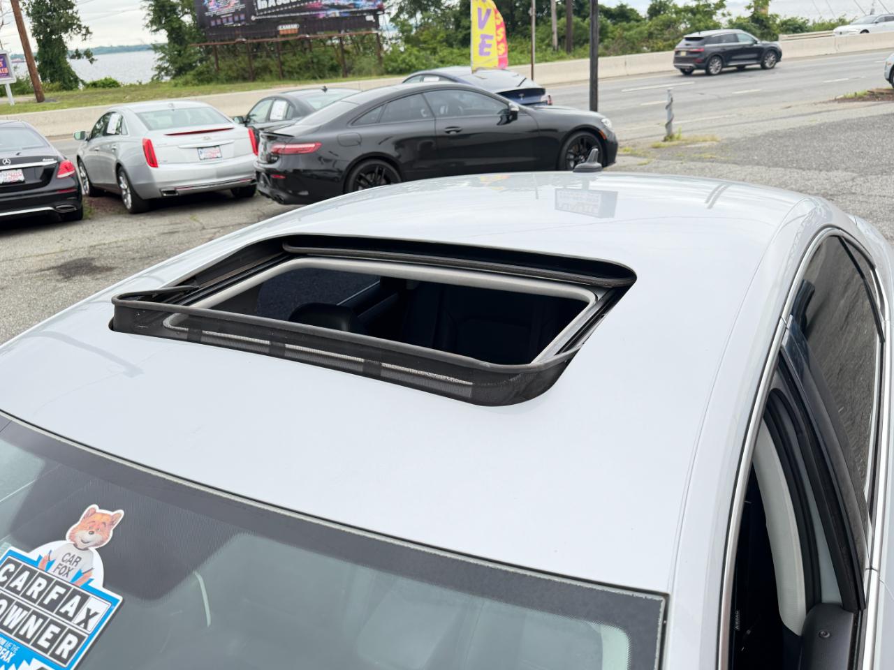 Volkswagen Passat 2.5L SE w/Sunroof & Nav 2013