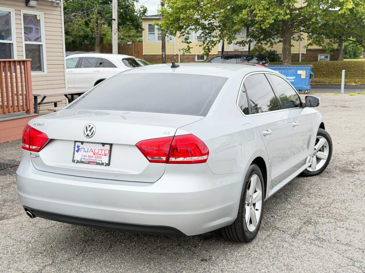 Volkswagen Passat 2.5L SE w/Sunroof & Nav 2013