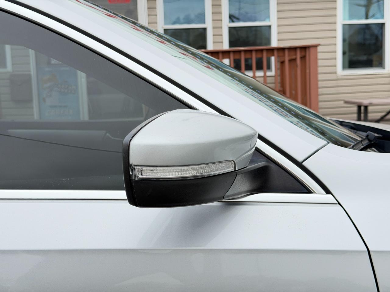 Volkswagen Passat 2.5L SE w/Sunroof & Nav 2013
