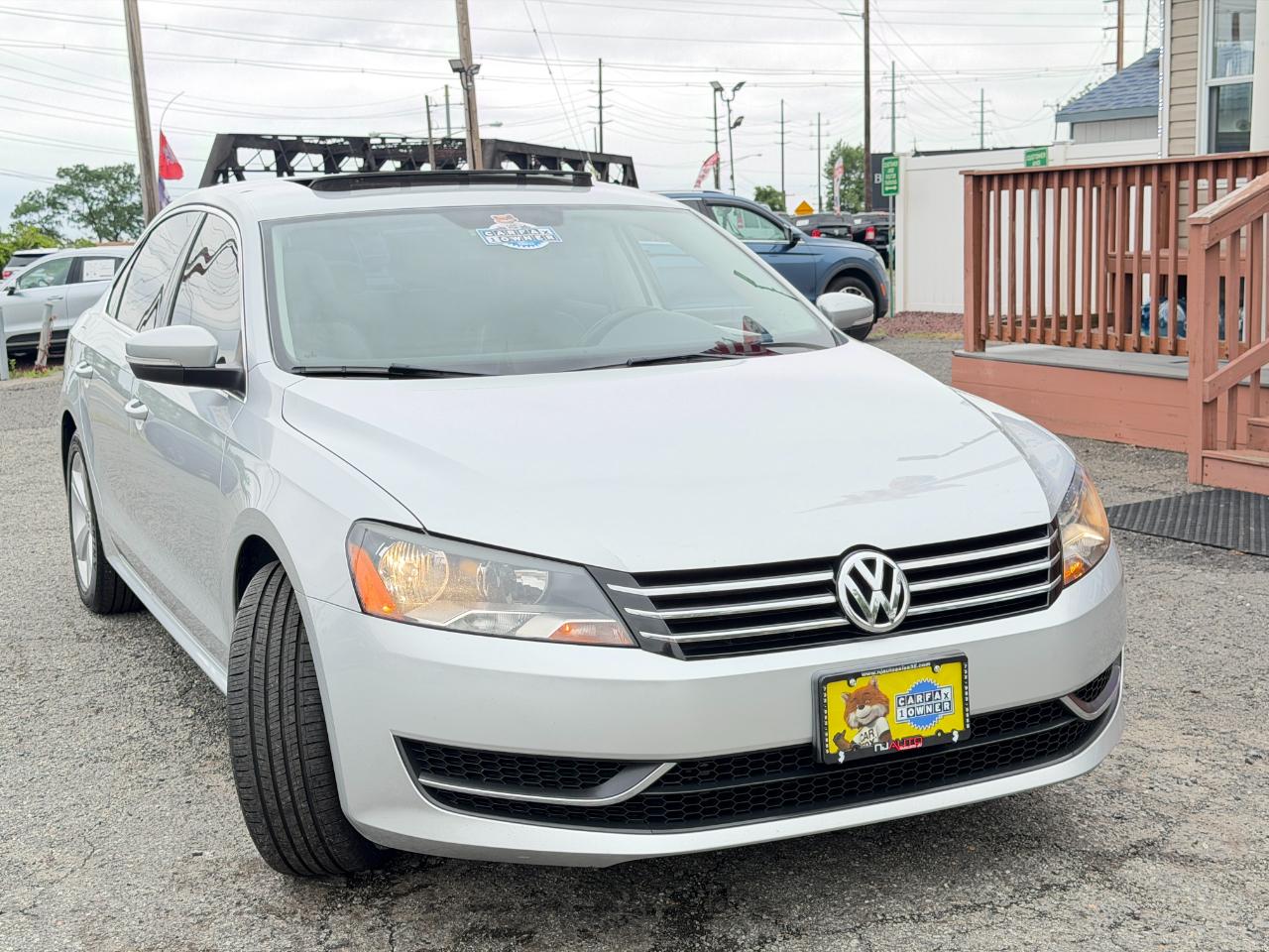 Volkswagen Passat 2.5L SE w/Sunroof & Nav 2013