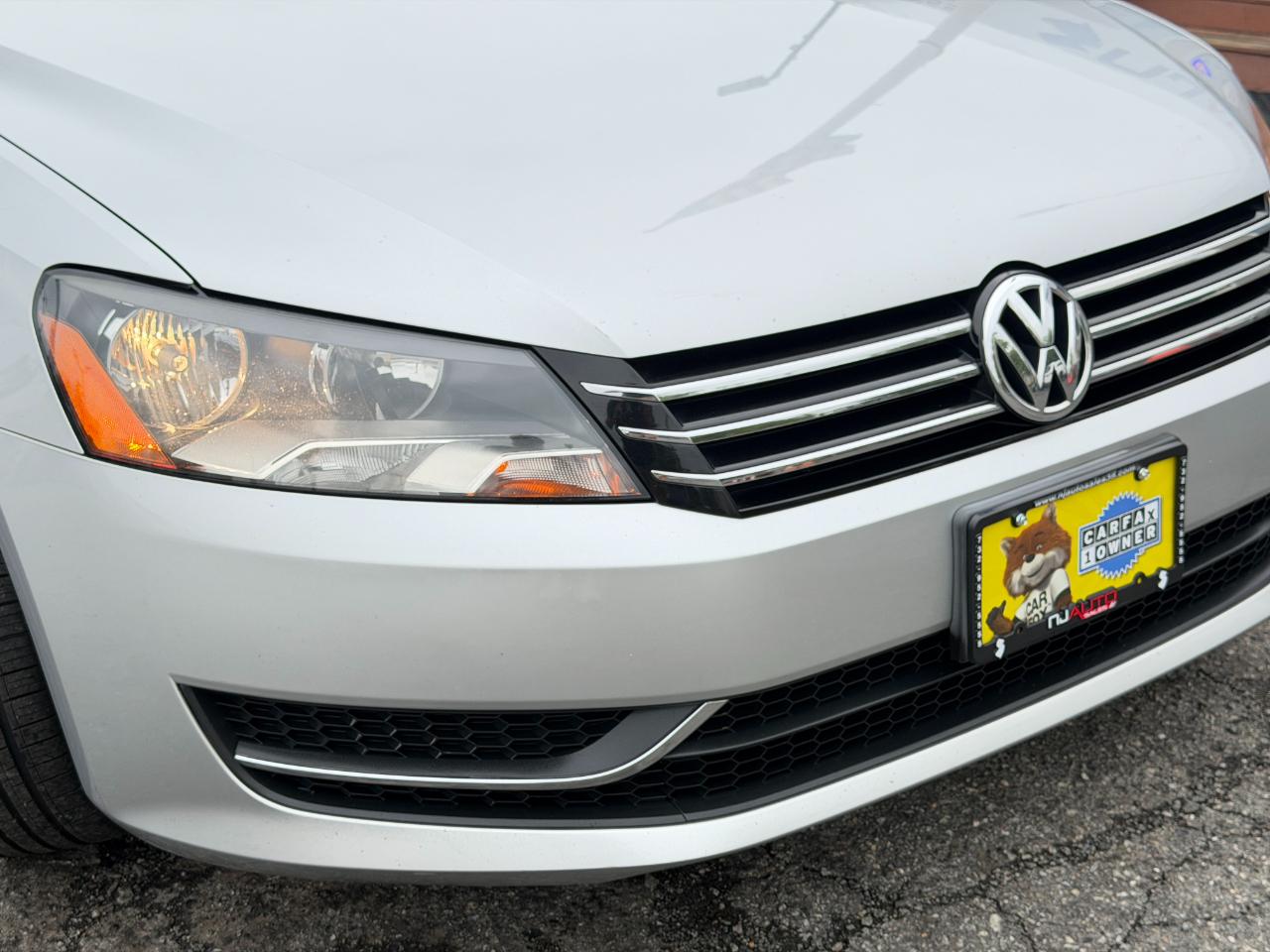 Volkswagen Passat 2.5L SE w/Sunroof & Nav 2013