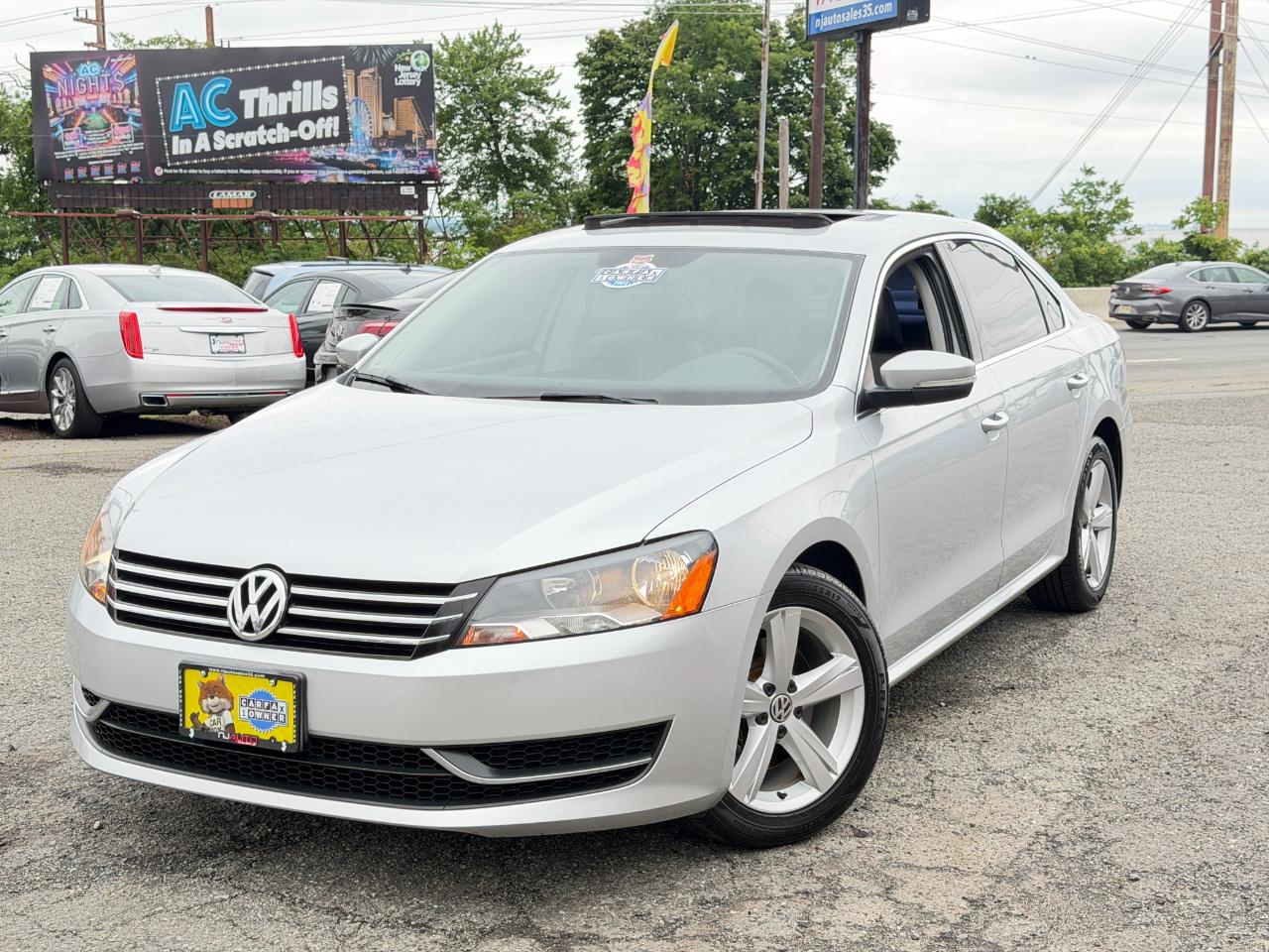 Volkswagen Passat 2.5L SE w/Sunroof & Nav 2013