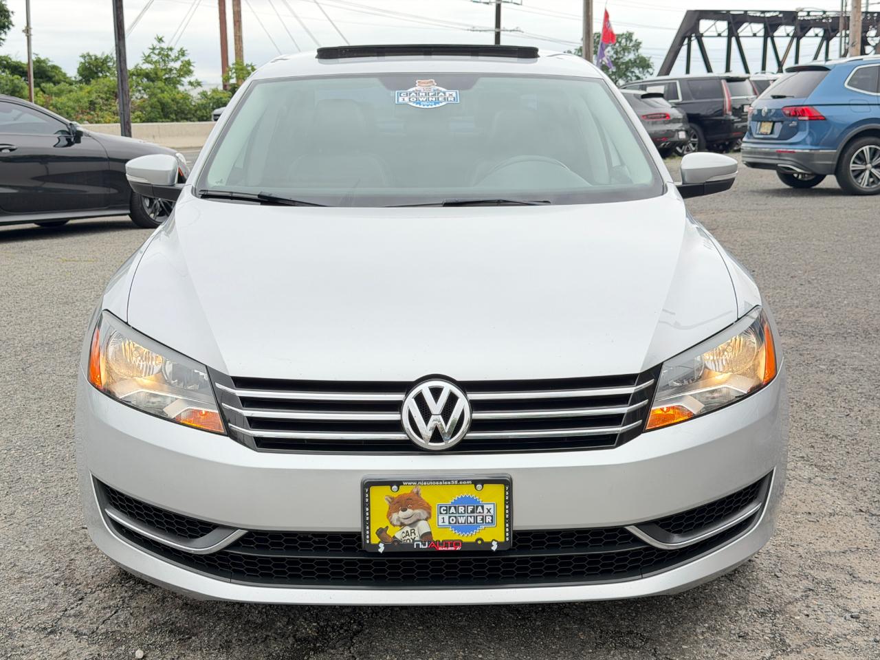 Volkswagen Passat 2.5L SE w/Sunroof & Nav 2013