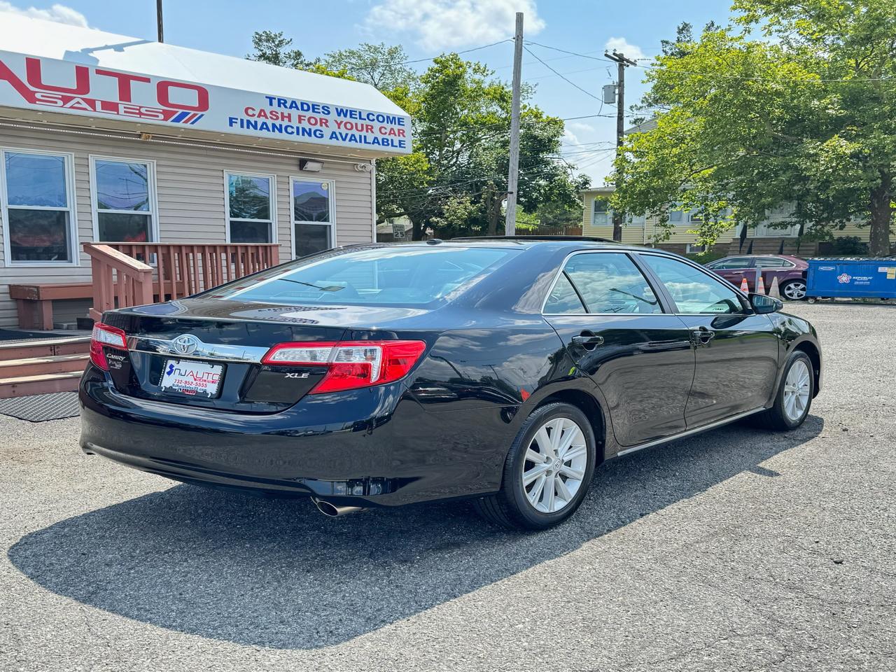 Toyota Camry 4dr Sedan XLE Auto 2012