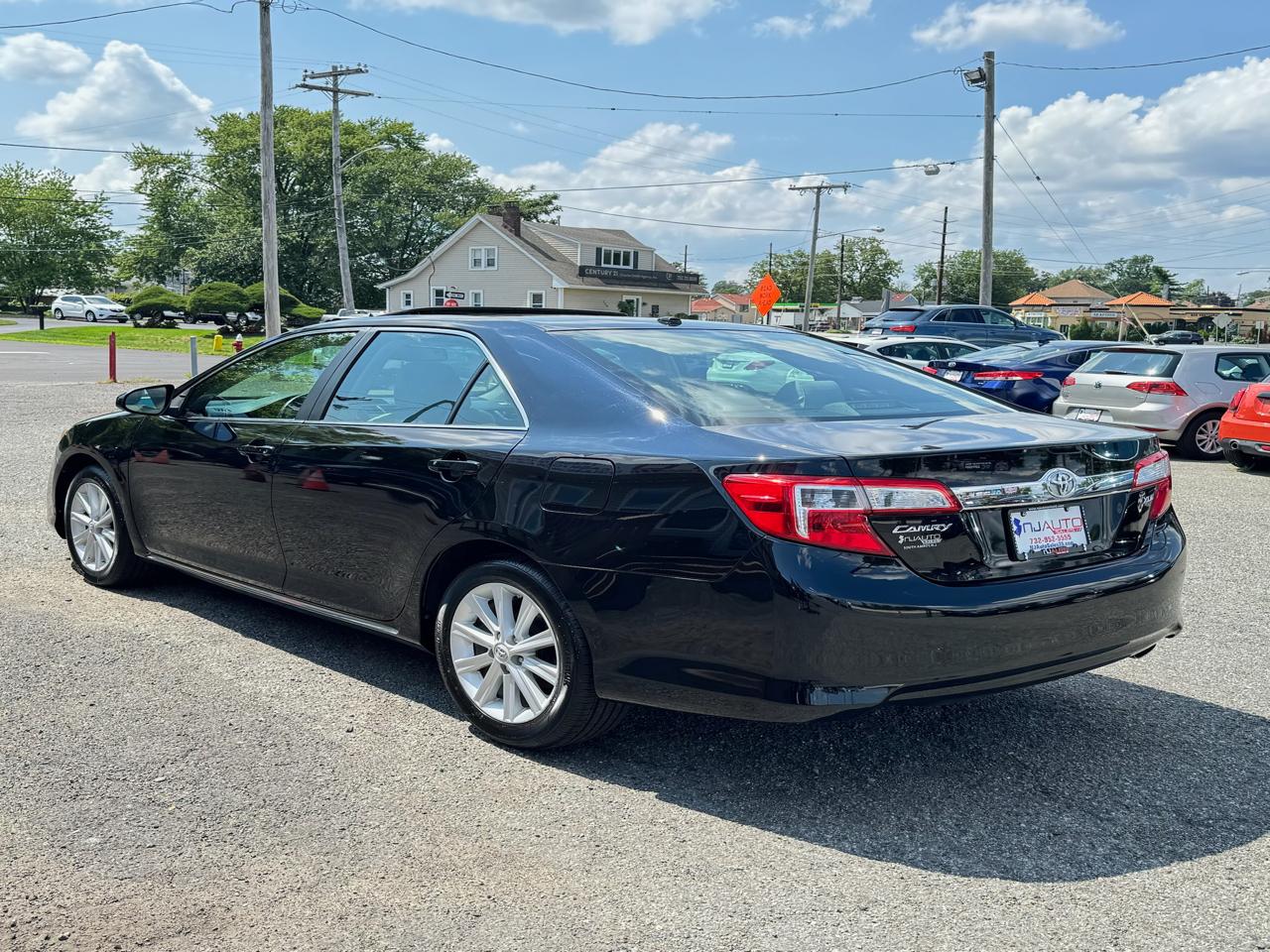 Toyota Camry 4dr Sedan XLE Auto 2012
