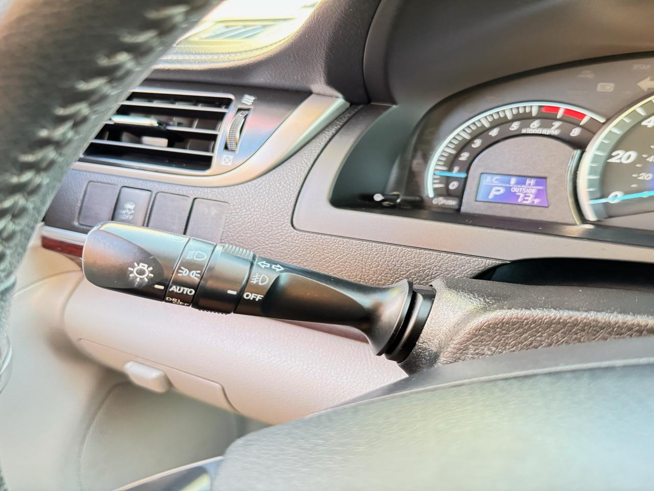 Toyota Camry 4dr Sedan XLE Auto 2012