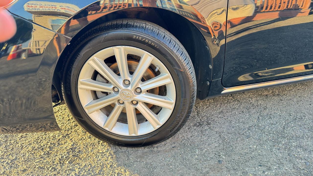 Toyota Camry 4dr Sedan XLE Auto 2012