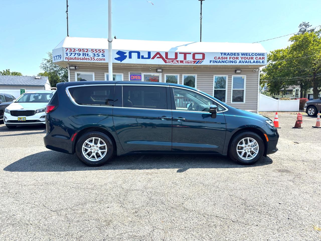 Chrysler Pacifica Touring L FWD 2023