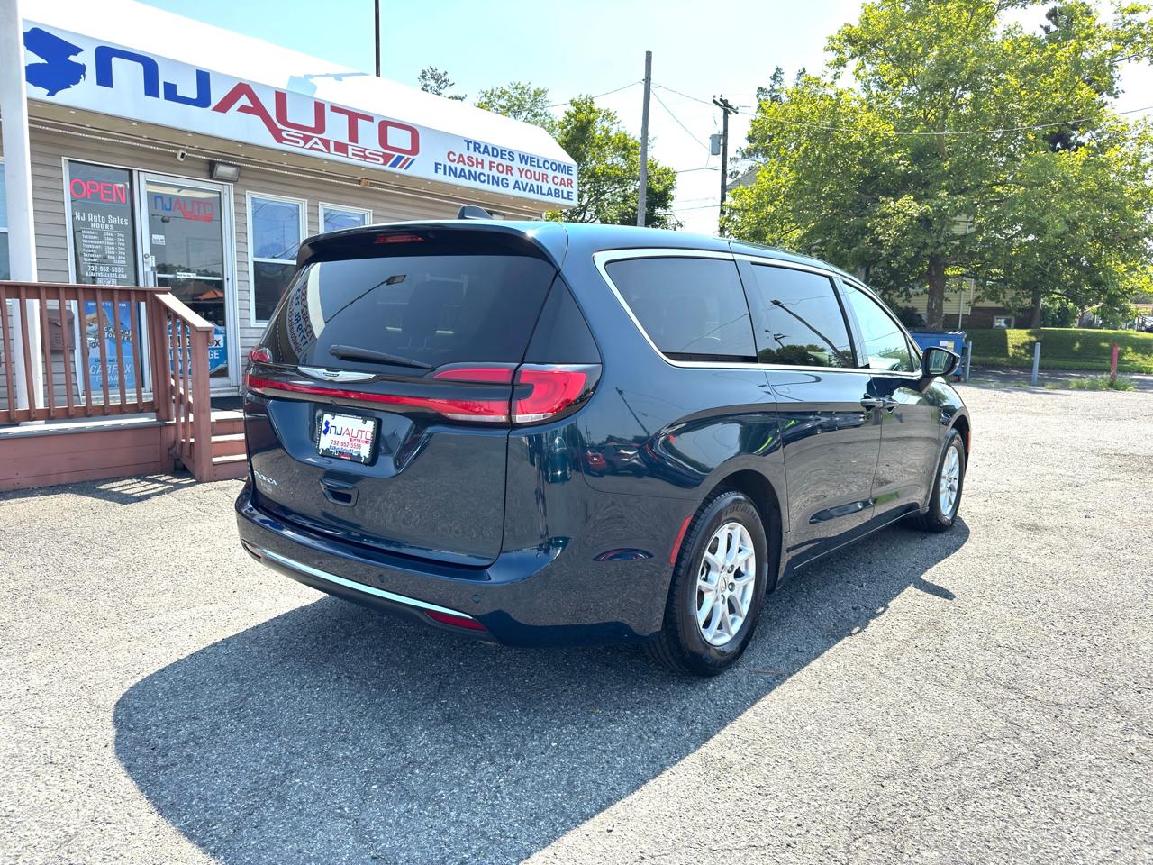 Chrysler Pacifica Touring L FWD 2023