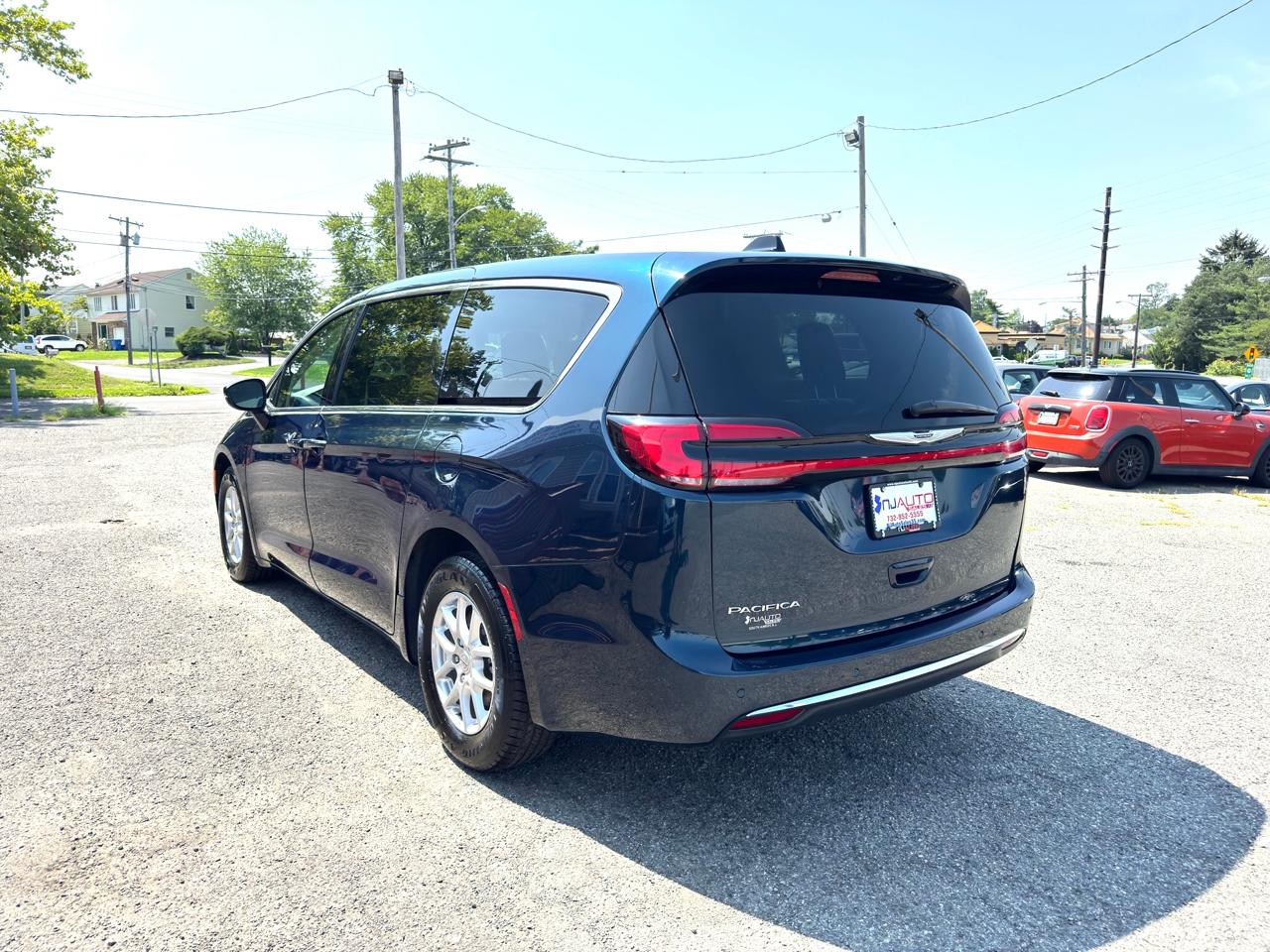 Chrysler Pacifica Touring L FWD 2023