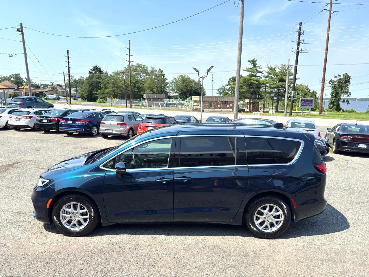 Chrysler Pacifica Touring L FWD 2023