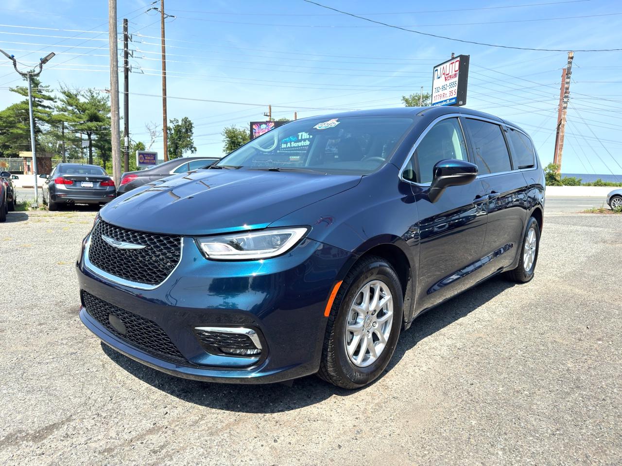 Chrysler Pacifica Touring L FWD 2023