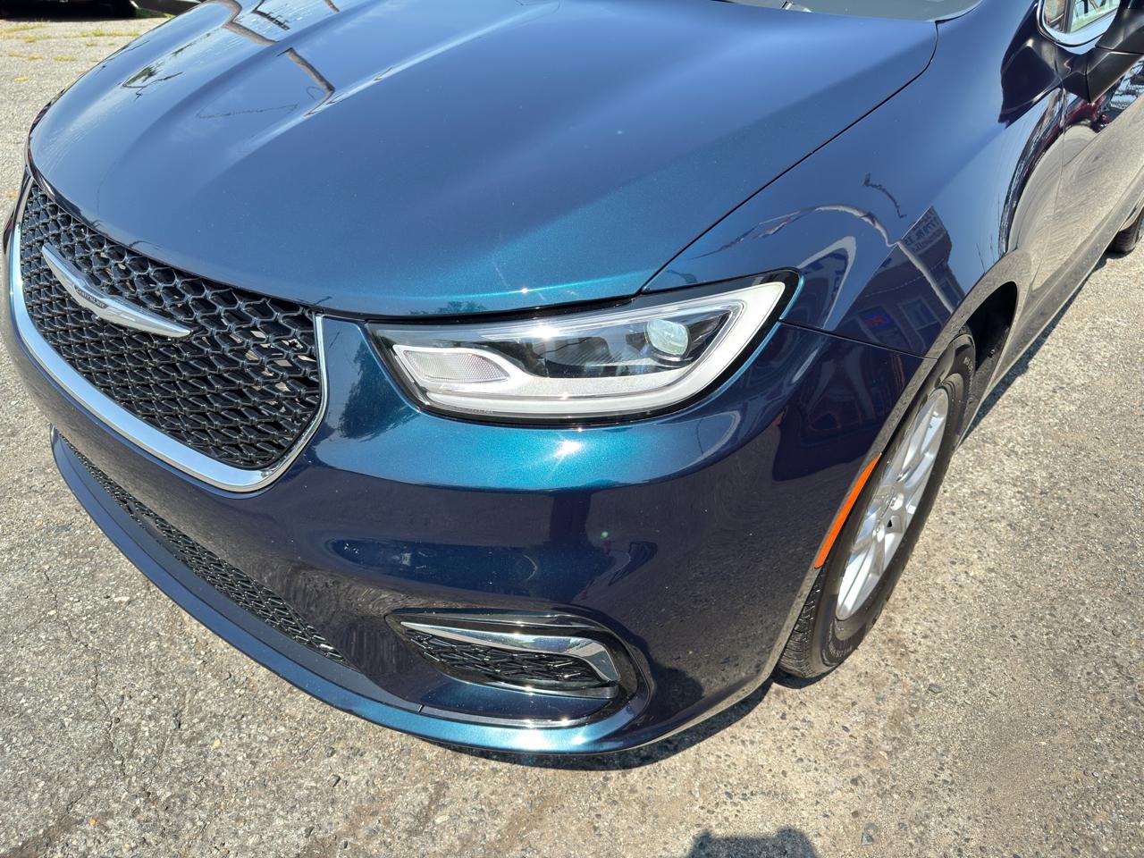 Chrysler Pacifica Touring L FWD 2023