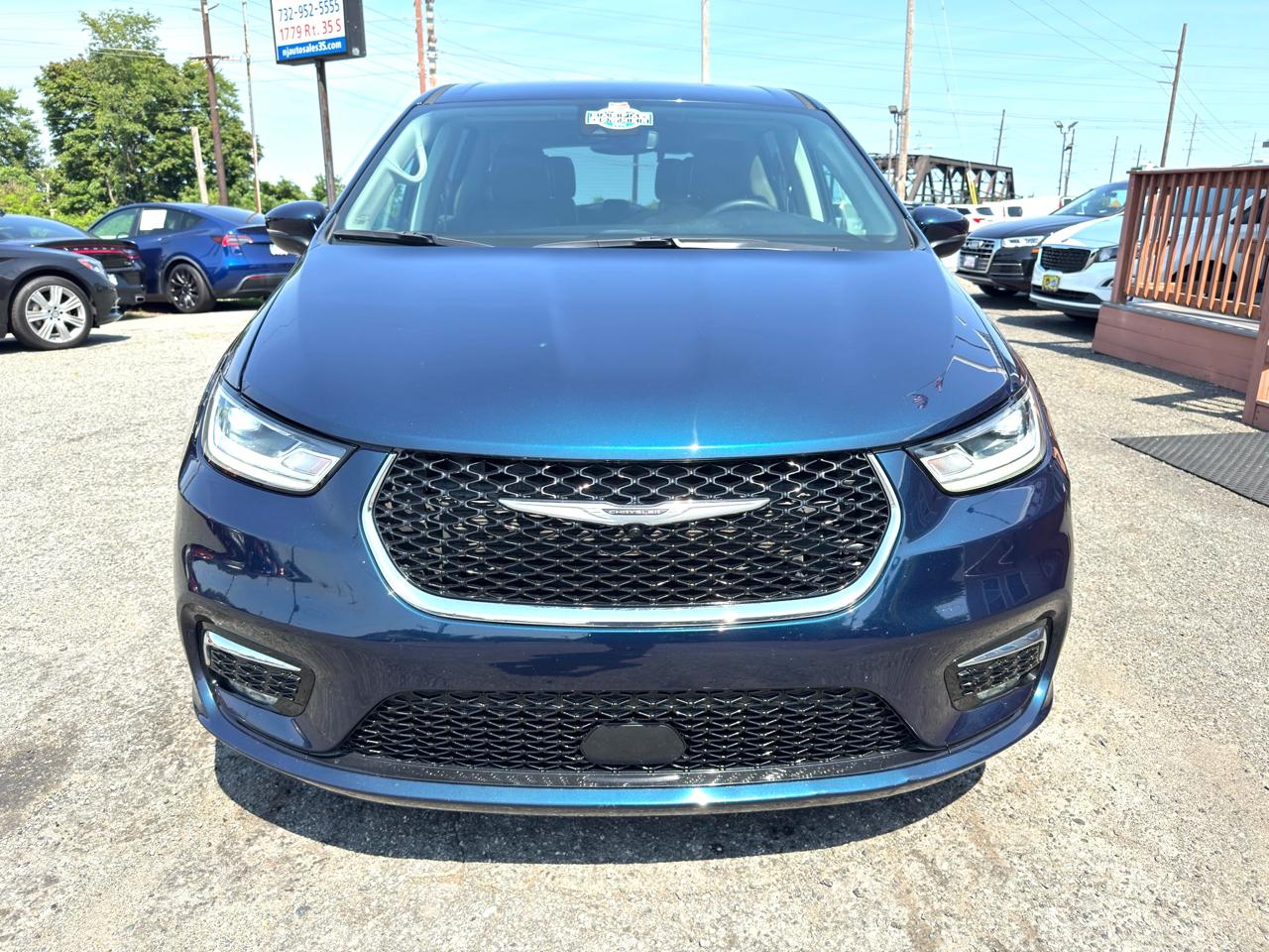 Chrysler Pacifica Touring L FWD 2023
