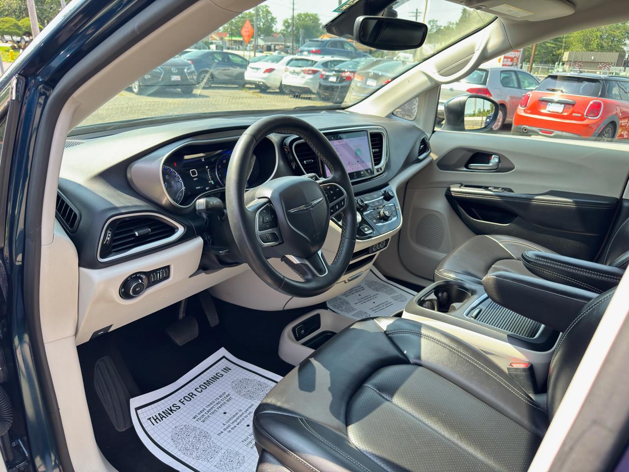 Chrysler Pacifica Touring L FWD 2023