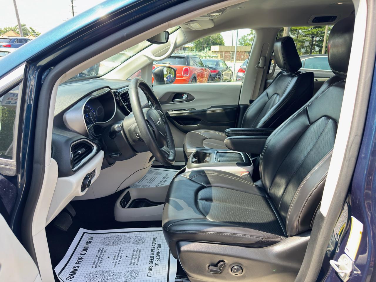 Chrysler Pacifica Touring L FWD 2023