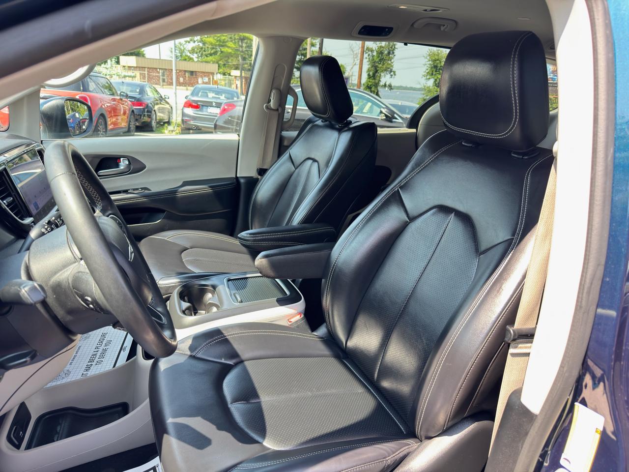 Chrysler Pacifica Touring L FWD 2023