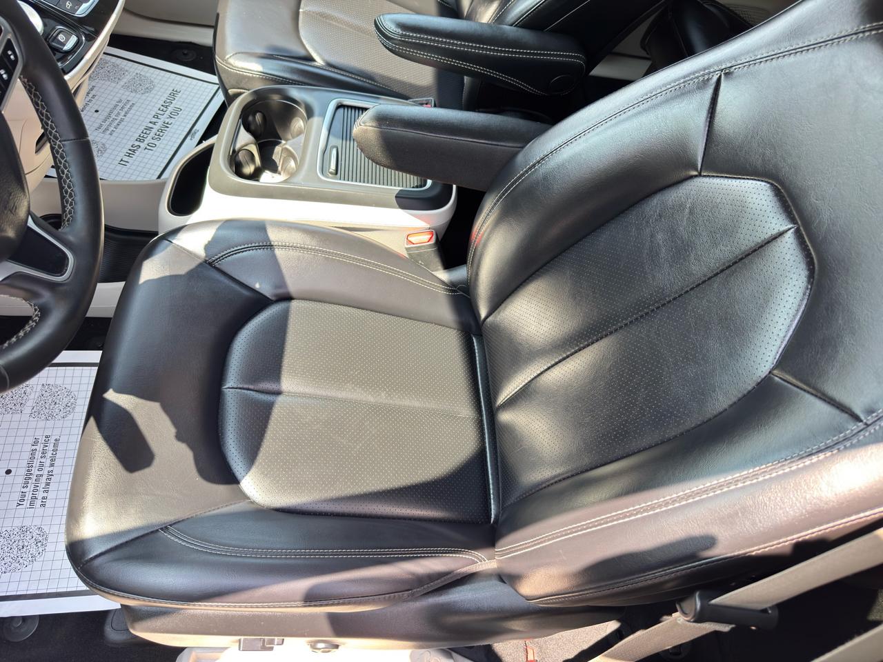 Chrysler Pacifica Touring L FWD 2023
