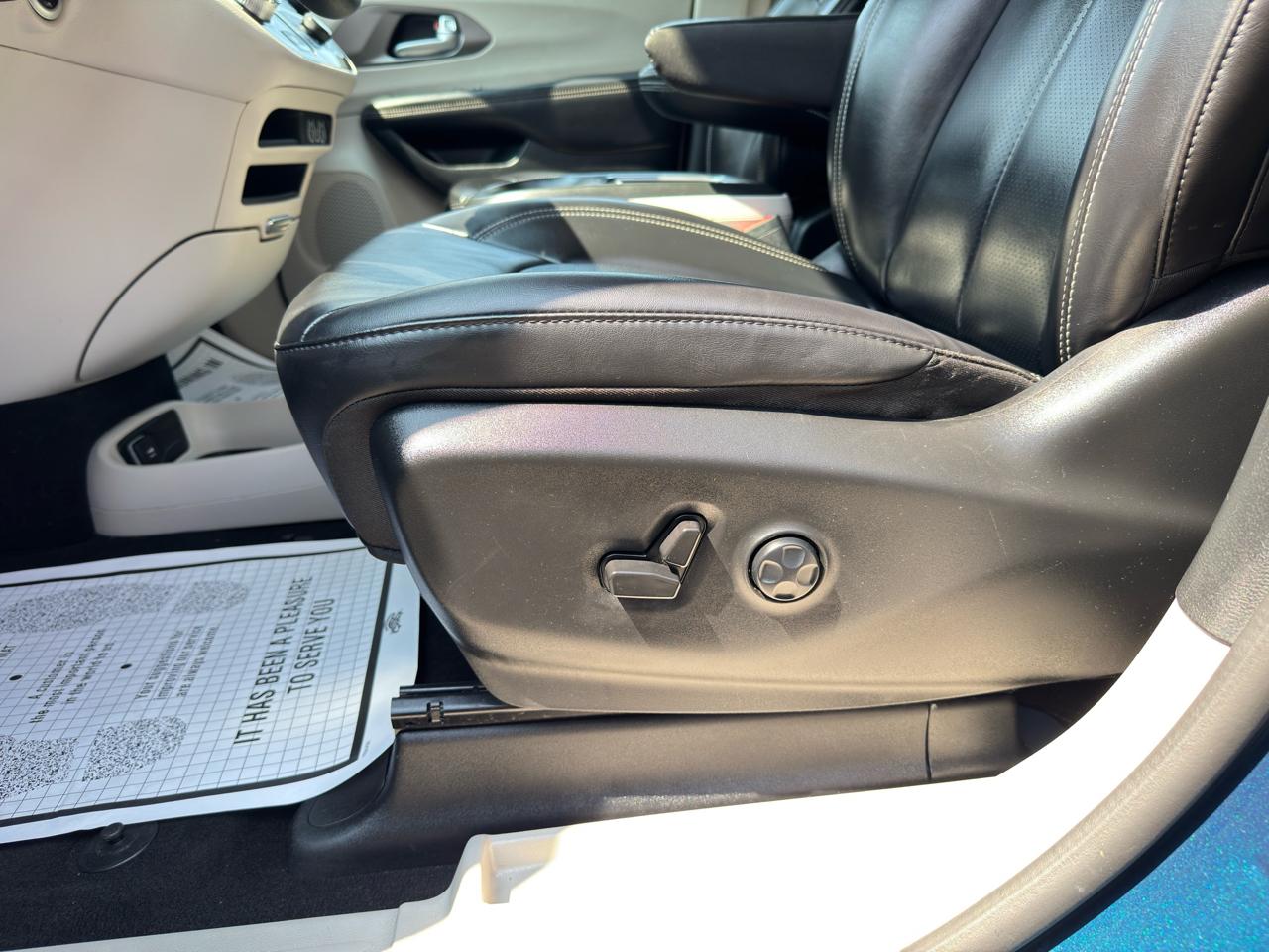 Chrysler Pacifica Touring L FWD 2023