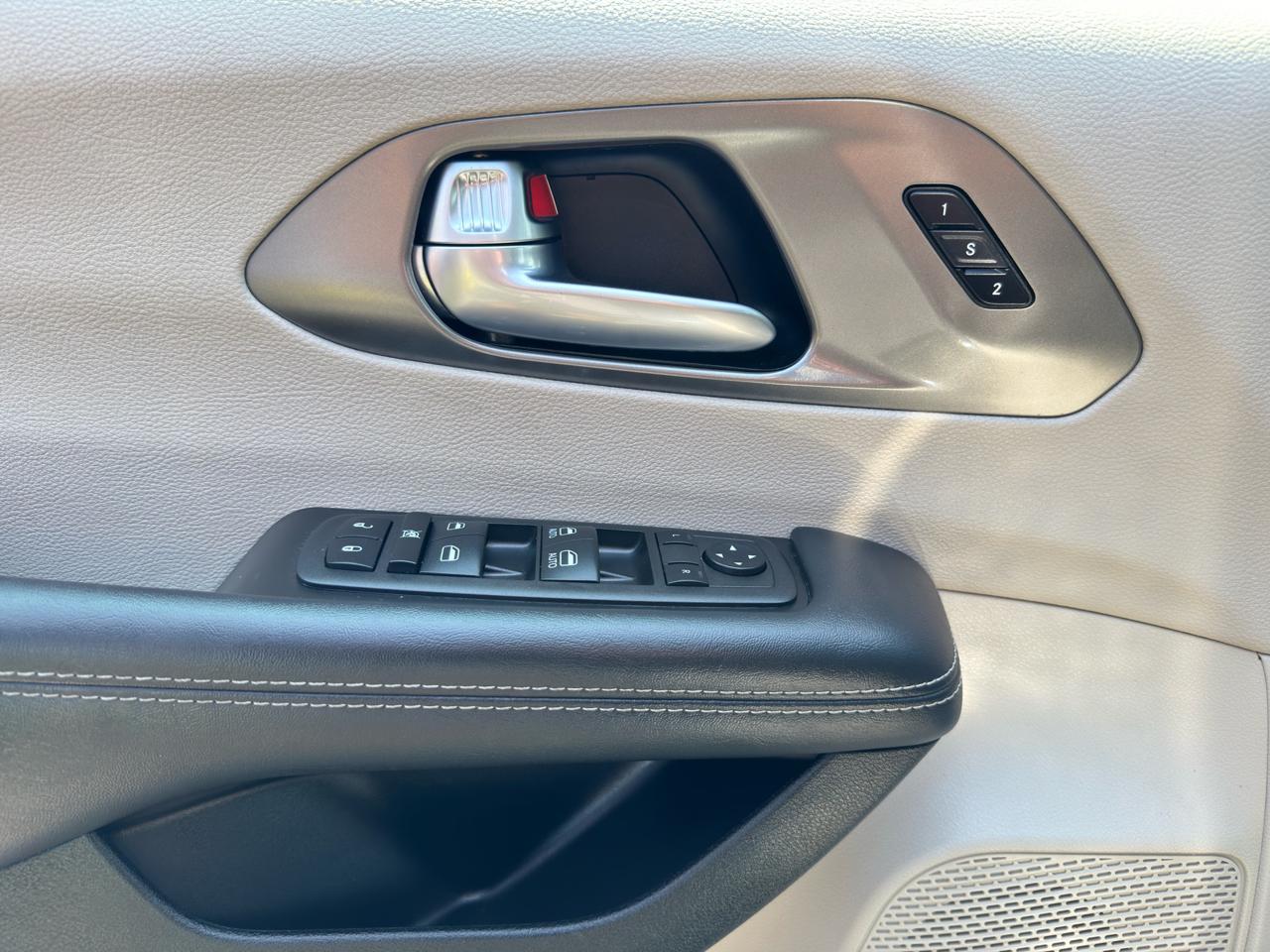 Chrysler Pacifica Touring L FWD 2023