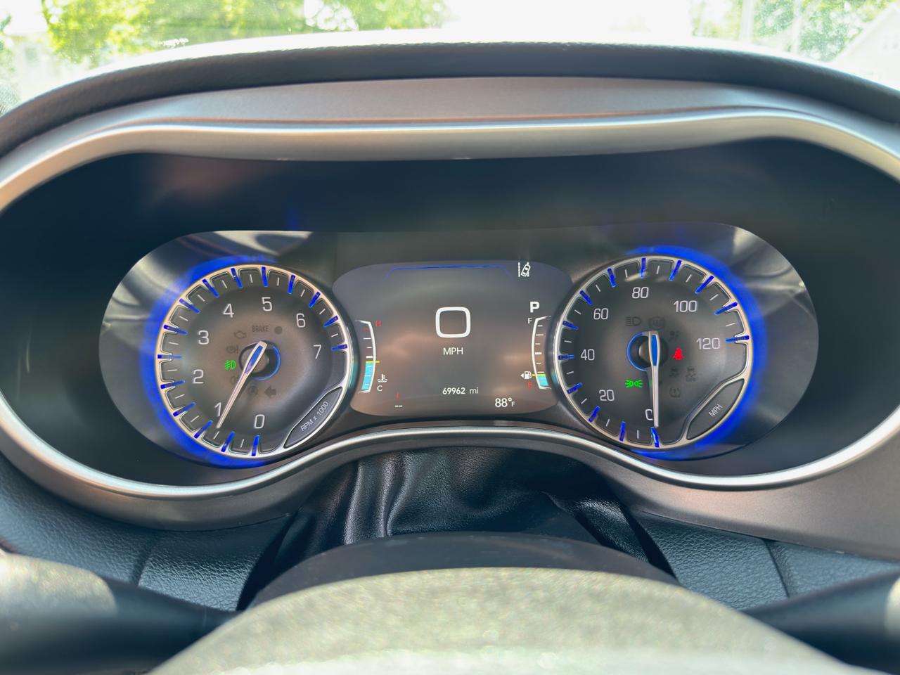 Chrysler Pacifica Touring L FWD 2023